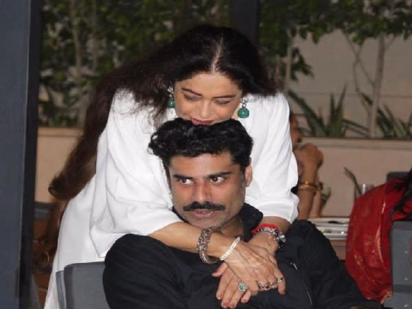 Kirron Kher, Sikandar Kher (Image source: Twitter)