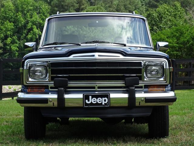 This 1990 Jeep Grand Wagoneer Is In Search Of A New Trail