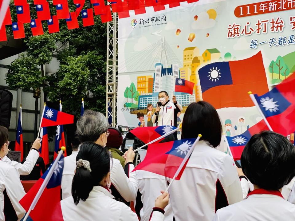 新的一年，侯友宜期勉團隊秉持初衷繼續為國效力，共朝安居樂業願景邁進。   圖：新北市民政局提供