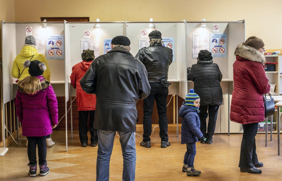 Un centro de votación en Tallín, Estonia, el domingo 3 de marzo del 2019. (AP Foto/Raul Mee)