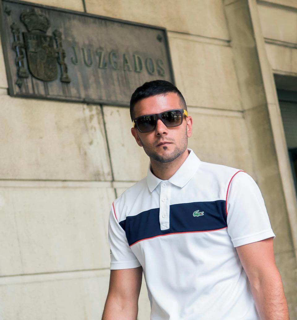 Fotografía de archivo del 13 de julio de 2018 del miembro de “La Manada” Ángel Boza, que ha sido detenido por agentes de la Policía Local de Sevilla por sustraer supuestamente unas gafas de sol de un centro comercial (Foto EFE/Raúl Caro)