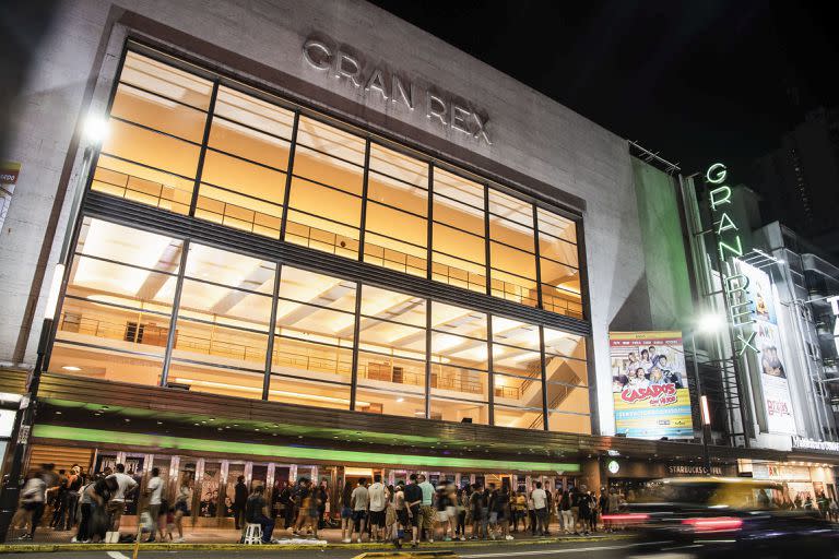 La imponente fachada del Gran Rex en el que tiene lugar este verdadero fenómeno de público que es Casados con hijos