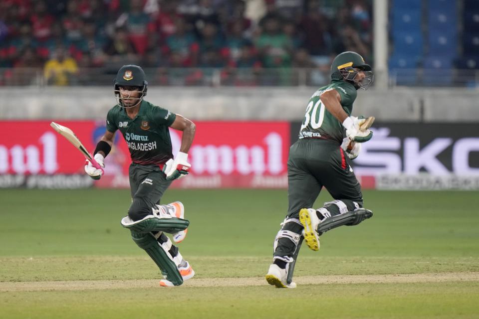 Bangladesh's Afif Hossain, left, and Mahmudullah run between the wickets during the T20 cricket match of Asia Cup between Bangladesh and Sri Lanka, in Dubai, United Arab Emirates, Thursday, Sept. 1, 2022. (AP Photo/Anjum Naveed)