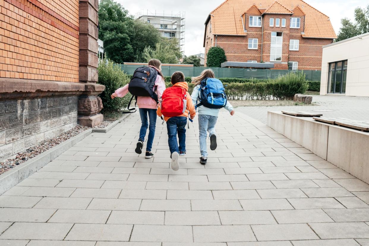 Für viele Kinder in Deutschland ist der Grundschultag im Vergleich zu einem amerikanischen Schultag sehr kurz. (Symbolbild) - Copyright: Elena Medoks/Getty Images
