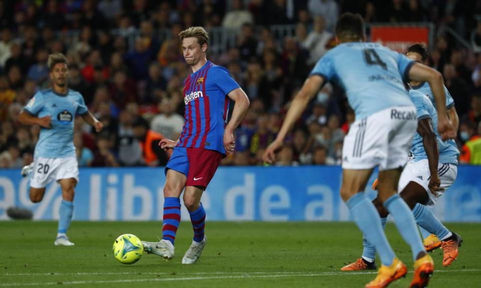 Frenkie de Jong’s departure would help Barça’s financial situation