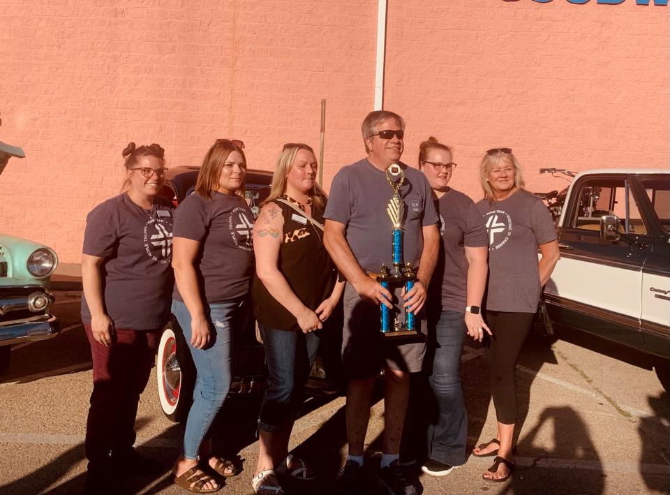Tom Satterfield, Brimfield, received Sponsors Choice award in the 1949 and newer category with his 1936 Ford 3-Window Coupe.
Sponsor/judges were Angel Helms, Samantha Cox, Samantha Payton, Amanda Nelson and Kathy Wallace with TBK Bank.