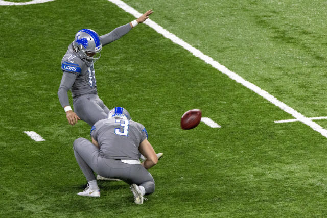 CBS's Jim Nantz jinxes Lions kicker Michael Badgley by refusing to  acknowledge the jinx