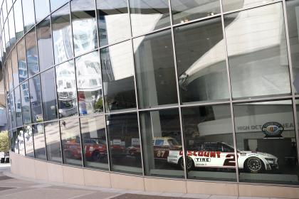 #2: Austin Cindric, Team Penske, Discount Tire Ford Mustang, Daytona 500 car Hall of Fame Glory Road