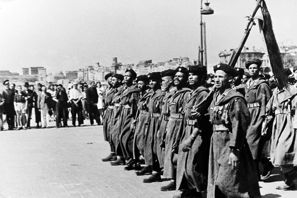 Des soldats nord-africains de l'armée française à Marseille en août 1944.  - AFP