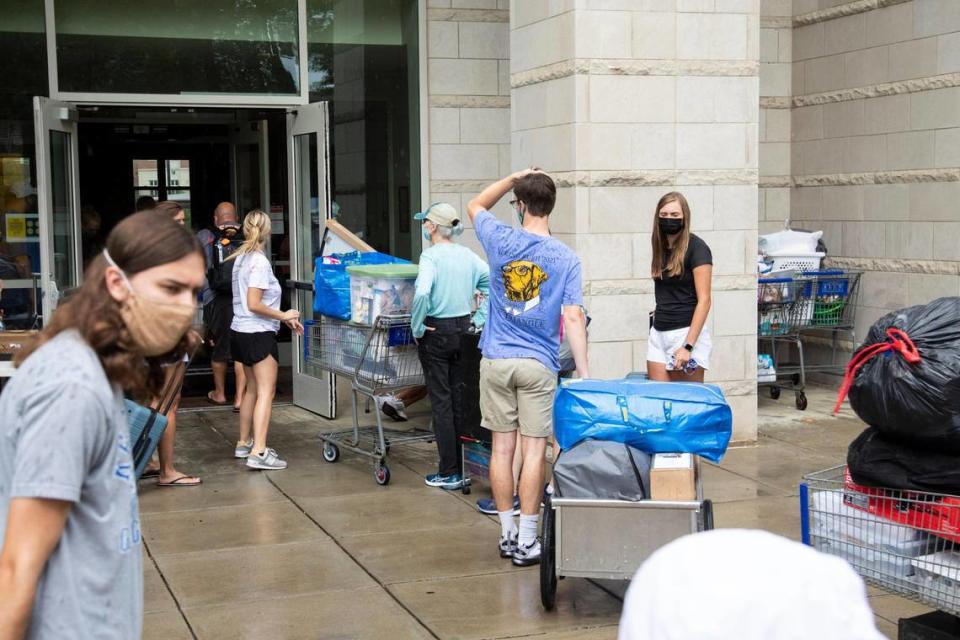 Students work to move into their dorm with the help of family and UK employees at the University of Kentucky in Lexington, Ky., Monday, August 16, 2021. According to Executive Director of Auxiliary Services, Sarah Nikirk 2,000 students will move in all over campus and 400 will move in at dorm Woodland Glen III.