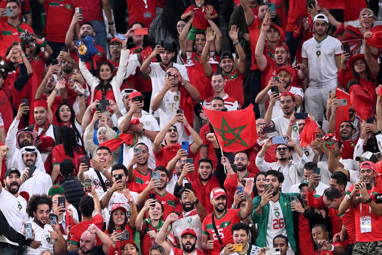 Morocco supporters celebrate after their team won the Qatar 2022 World Cup round of 16 football match between Morocco and Spain at the Education City Stadium in Al-Rayyan, west of Doha on December 6, 2022. (Photo by Kirill KUDRYAVTSEV / AFP)