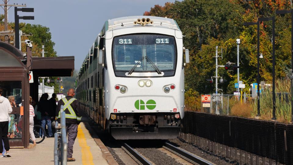 A Metrolinx GO train in Toronto. GO trains were experiencing delays Tuesday as a result of system issues at CN. (Photo: Shutterstock/TRMCanada)