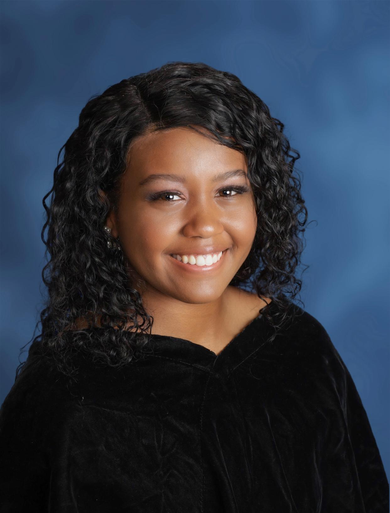 Madison Brown's senior photos for Oak Hills High School