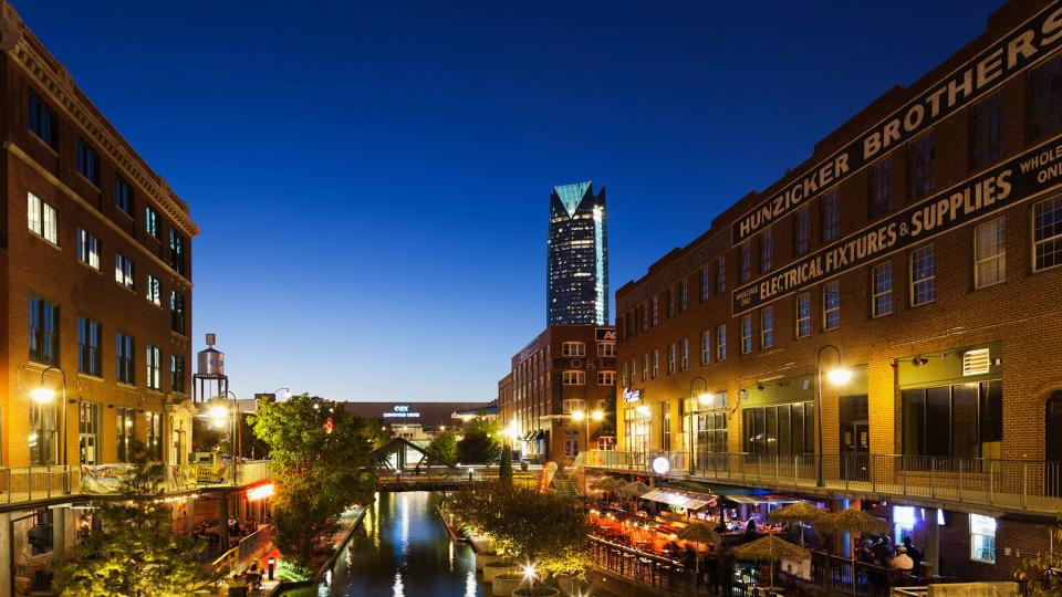 USA, Oklahoma, Oklahoma City, Bricktown, entertainment district, dusk