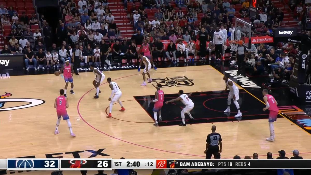 Kristaps Porzingis with a dunk vs the Miami Heat