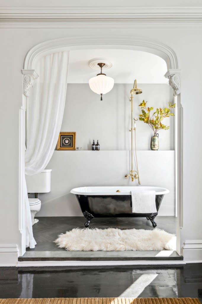 A chic, spa-like bath. Yale Wagner