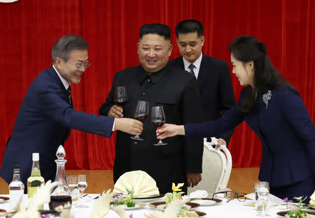 South Korean President Moon Jae-in and North Korean leader Kim Jong Un make a toast during a banquet in Pyongyang, North Korea, September 18, 2018. Pyeongyang Press Corps/Pool via REUTERS