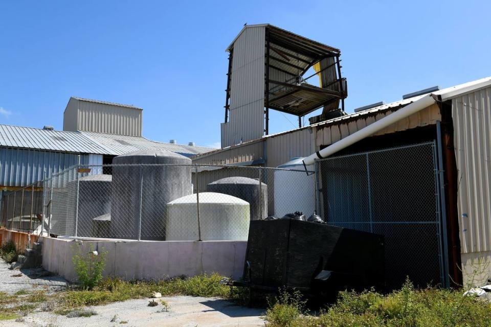 Developers are remediating the contaminated soil at 917 11th Avenue West in Palmetto, the former home of the Heartland Fertilizer Company plant, to build market-rate apartments. The plant, which was demolished in September 2021, is shown in this 2018 Bradenton Herald file photo.