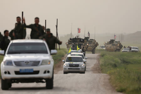 Kurdish fighters from the People's Protection Units (YPG) head a convoy of U.S military vehicles in the town of Darbasiya next to the Turkish border, Syria April 28, 2017. REUTERS/Rodi Said