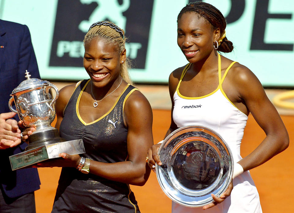 Serena Williams於2002年法網決賽擊敗姊姊Venus Williams後首度登上世界球后寶座。(Photo credit should read ANDRE DURAND/AFP via Getty Images)