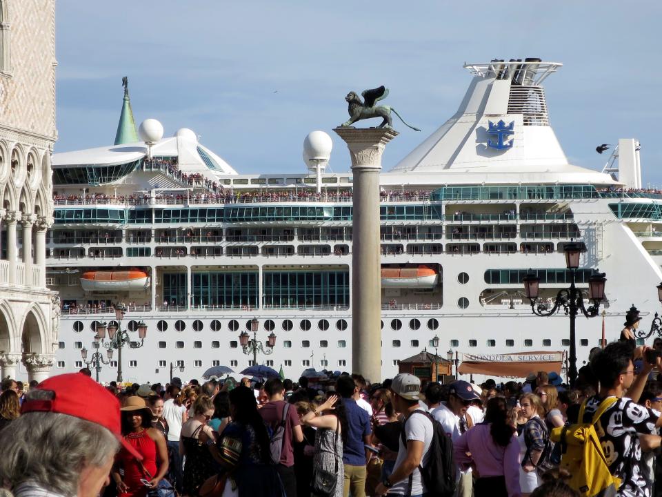 venice cruise ship tourists