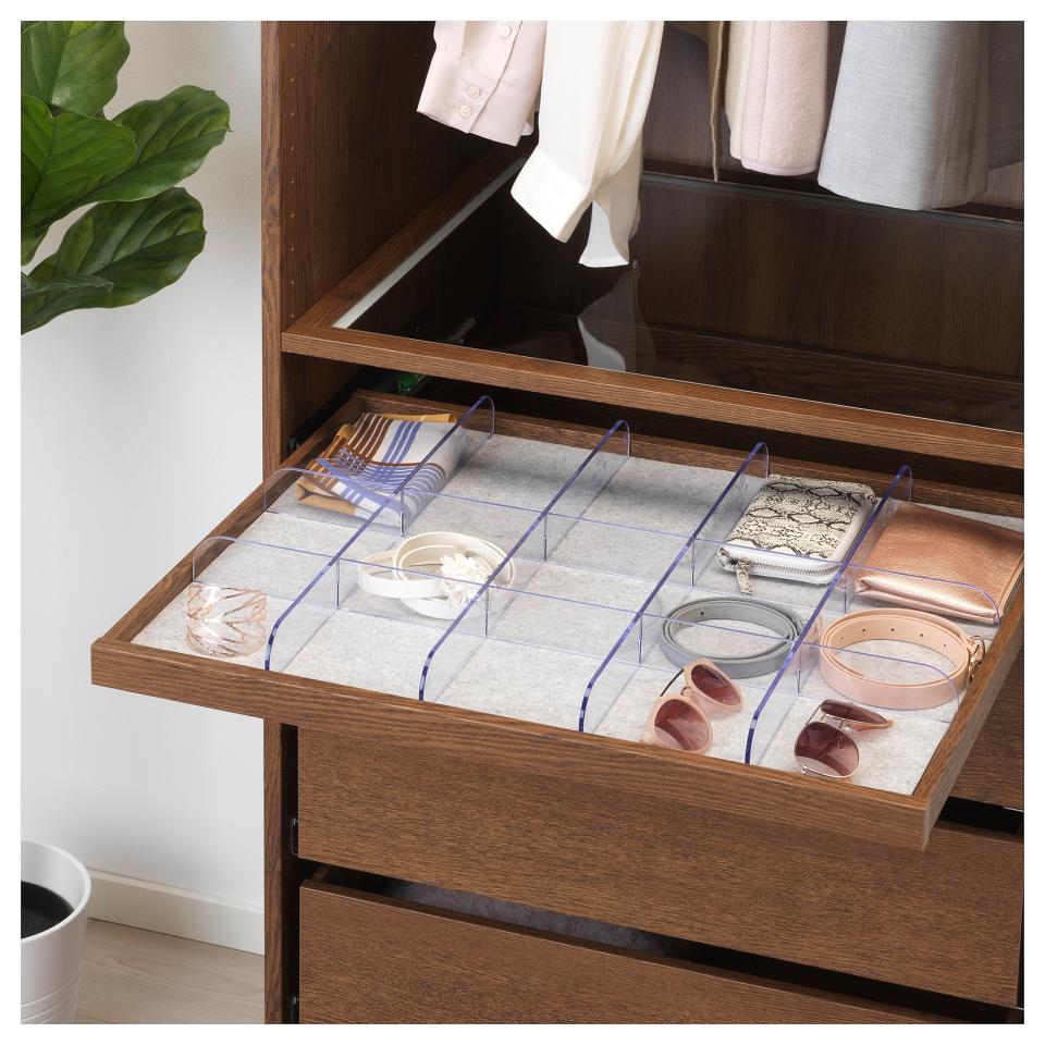 9) Komplement Pull-Out Tray