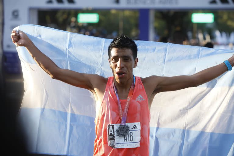 David Rodríguez se subió al podio de la Media Maratón de Palermo