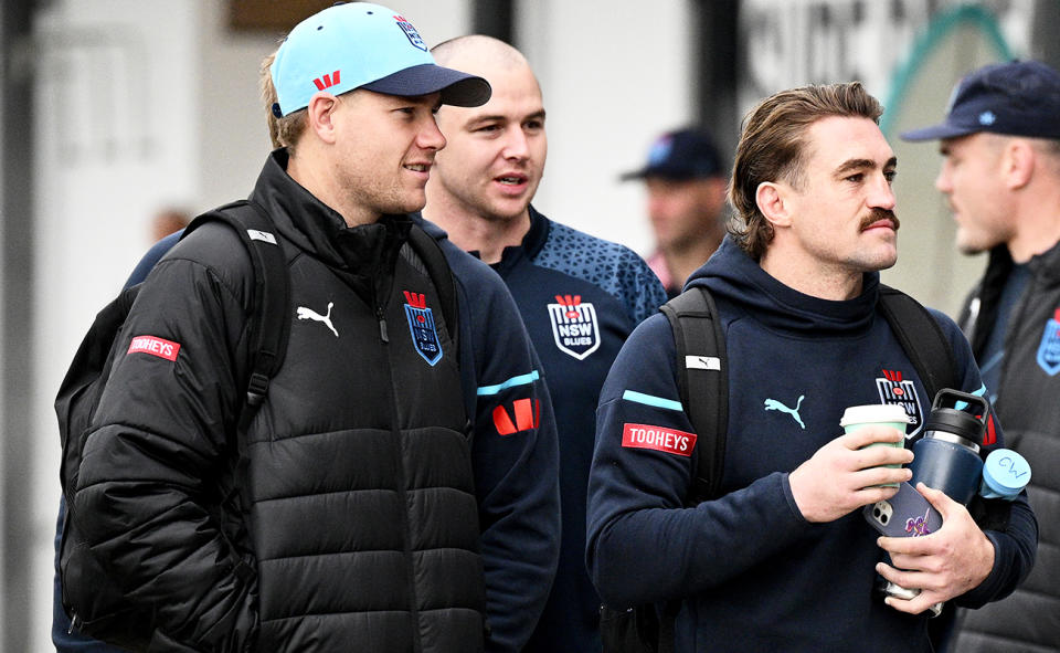 Matt Burton è raffigurato qui al campo di State of Origin.