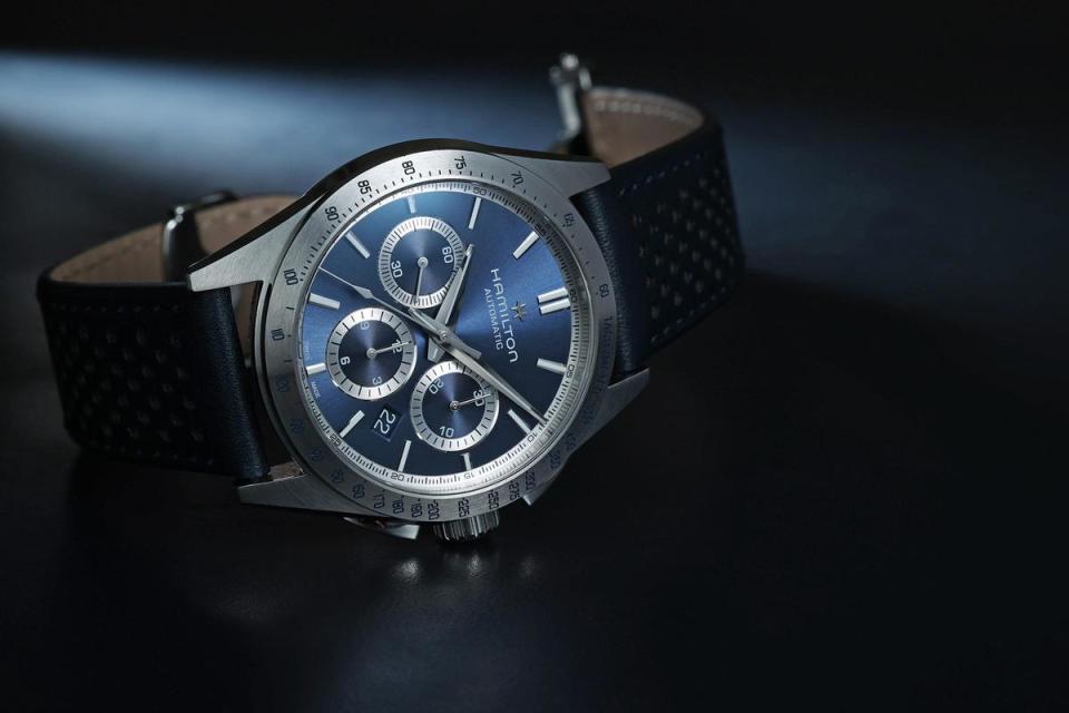 爵士系列新增加「Performer」計時碼錶，裝載H-31自動上鏈機芯，定價NT$75,500。