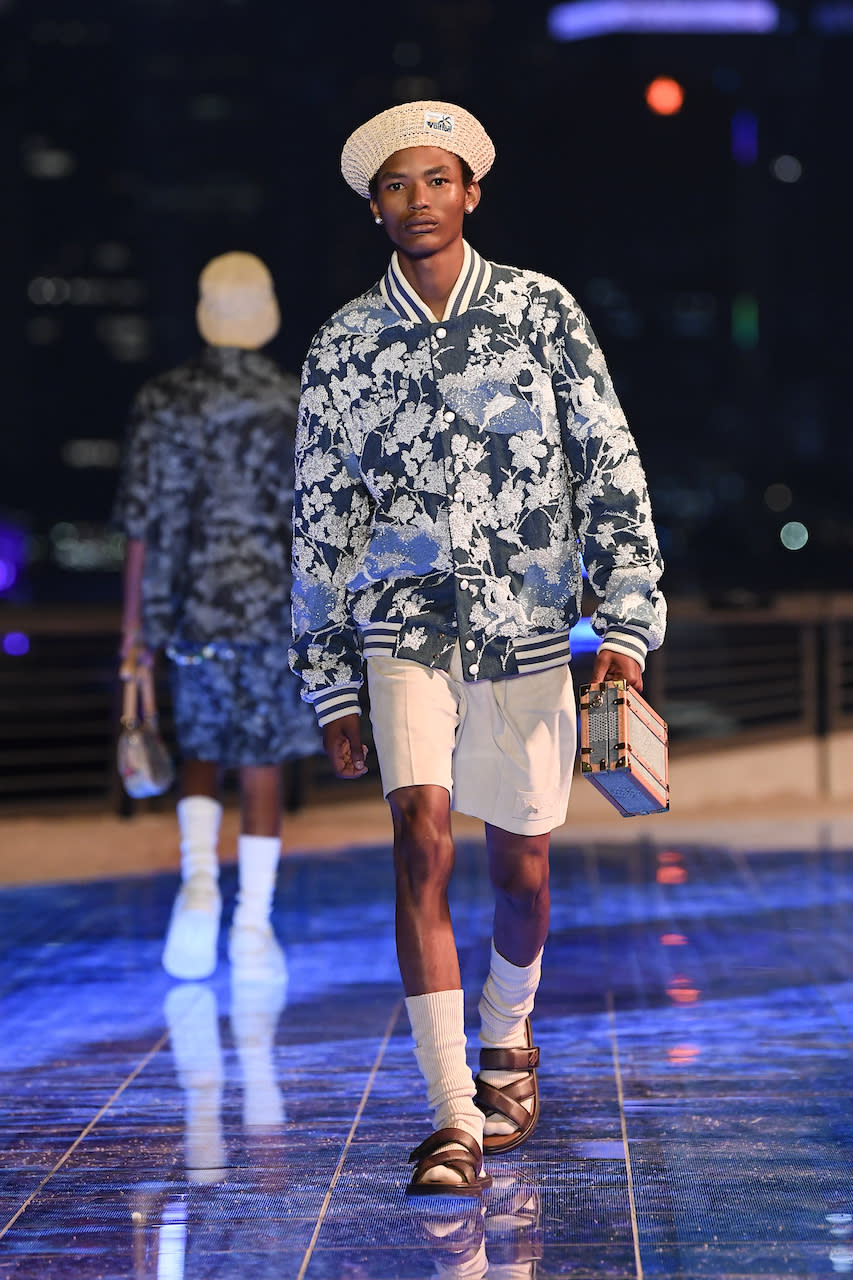 Louis Vuitton 香港時裝秀｜玩味海軍風佔據海旁：靈感來自穿著水手服的花花公子