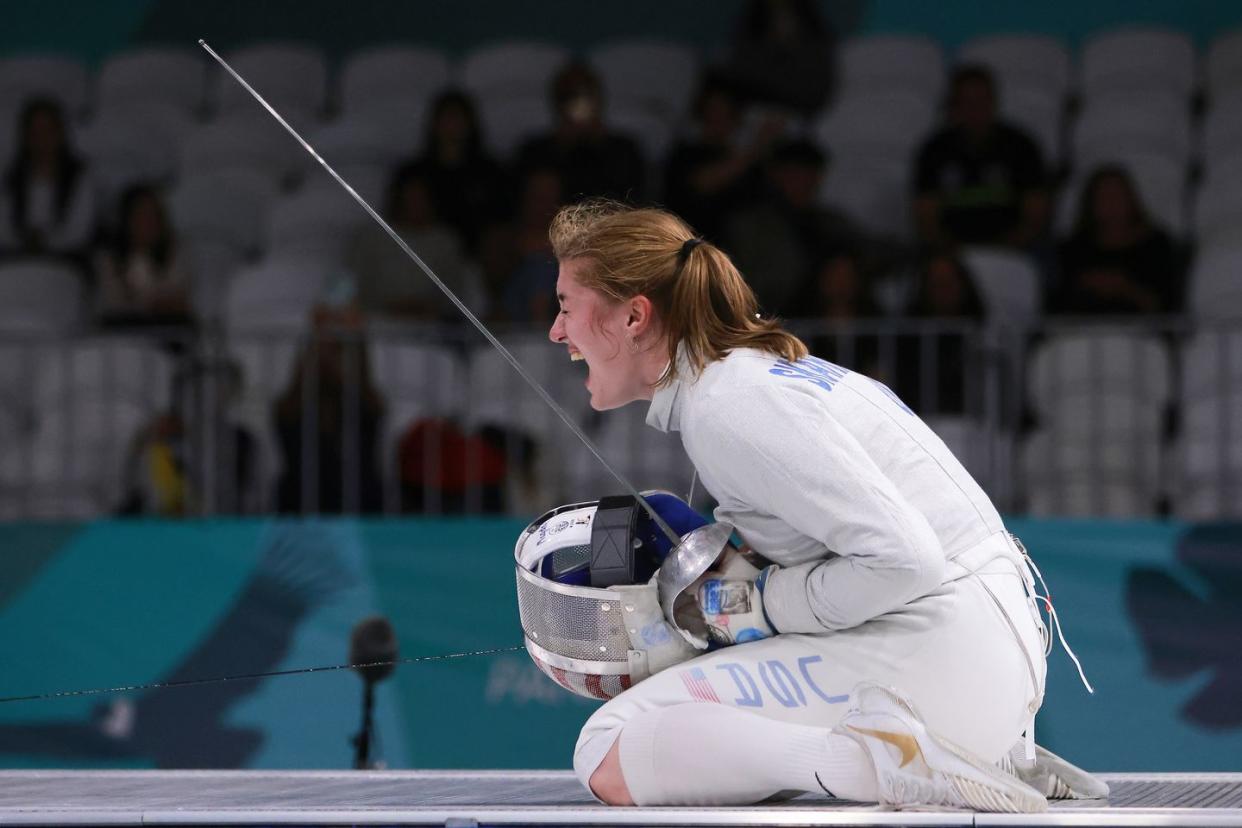 santiago, chile october 31 magda skarbonkiewicz of united states celebrates after winning gold medal against lieidis veranes of cuba during the womens sabre individual semifinals at centro de deportes paralimpicos on day 11 of santiago 2023 pan am games on october 31, 2023 in santiago, chile photo by jam mediagetty images