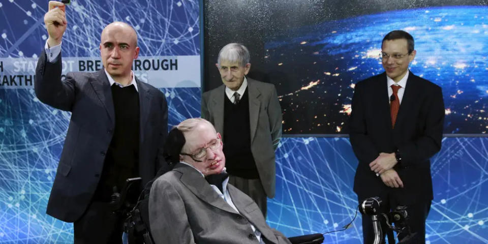 Avi Loeb (rechts) mit Stephen Hawking. - Copyright: Lucas Jackson/Reuters