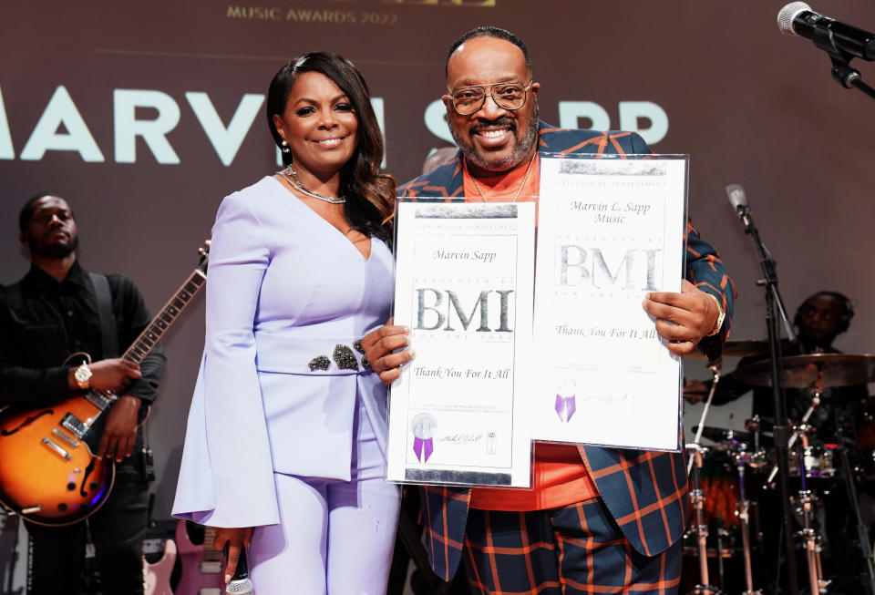 Marvin Sapp (R) accepts an award from BMI 