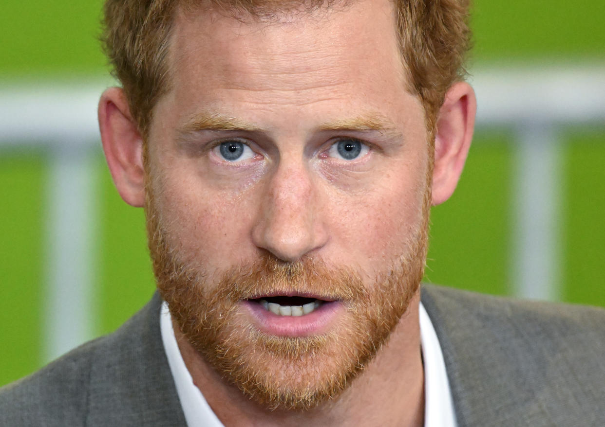 DUSSELDORF, GERMANY - SEPTEMBER 06: Príncipe Harry, Duke of Sussex attends a press conference at the Merkur Spiel Arena during the Invictus Games Dusseldorf 2023 - One Year To Go launch event on September 06, 2022 in Dusseldorf, Germany. The Invictus Games will be held in Germany for the first time in September 2023. (Photo by Karwai Tang/WireImage)