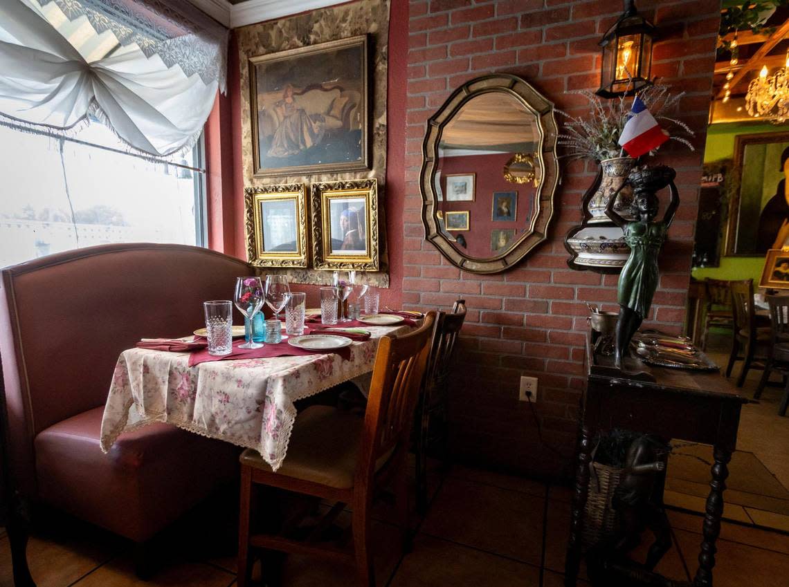 The dining room at La Fresa Francesa Jose A. Iglesias/jiglesias@elnuevoherald.com