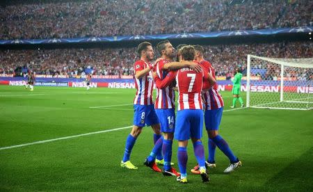 Soccer Football - Atletico Madrid v Bayern Munich - UEFA Champions League Group Stage - Group D - Vicente Calderon, Madrid, Spain - 28/9/16 Atletico Madrid's Yannick Carrasco celebrates scoring their first goal with teammates Reuters / Paul Hanna/ Livepic