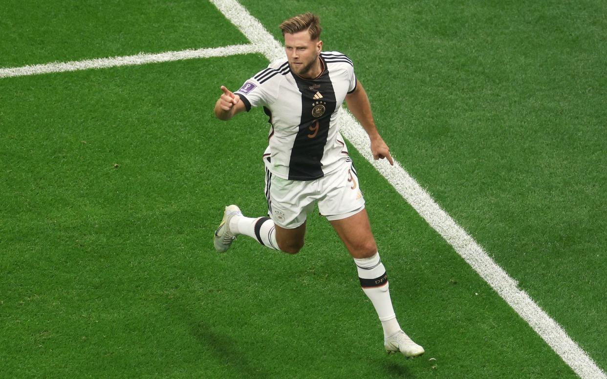 Dank des Tores von Niclas Füllkrug lebt die Hoffnung auf ein Weiterkommen der DFB-Elf bei der WM in Katar.

 (Bild: Getty Images / Lars Baron)