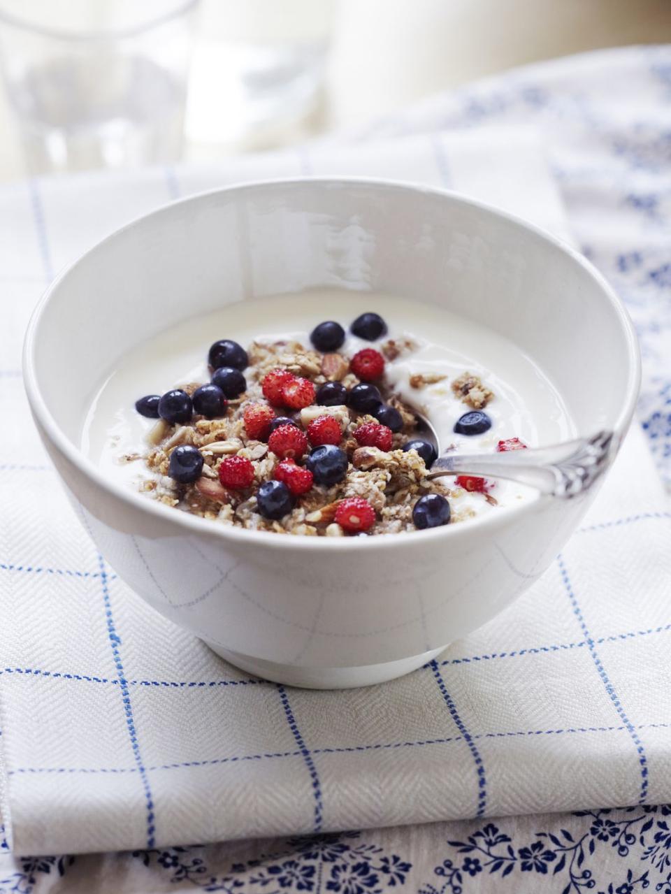 5) Yogurt With Granola