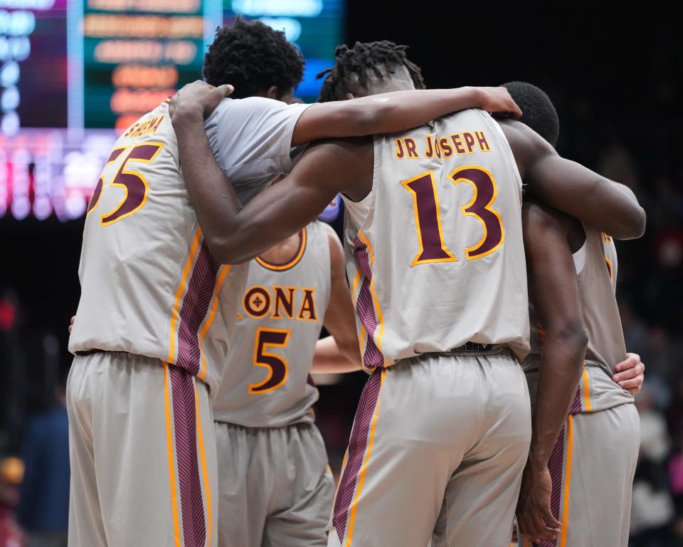 The Iona Gaels defeated the Saint Peter's Peacocks in MAAC play on Sunday, Jan. 1, 2022 at the Hynes Athletic Center.