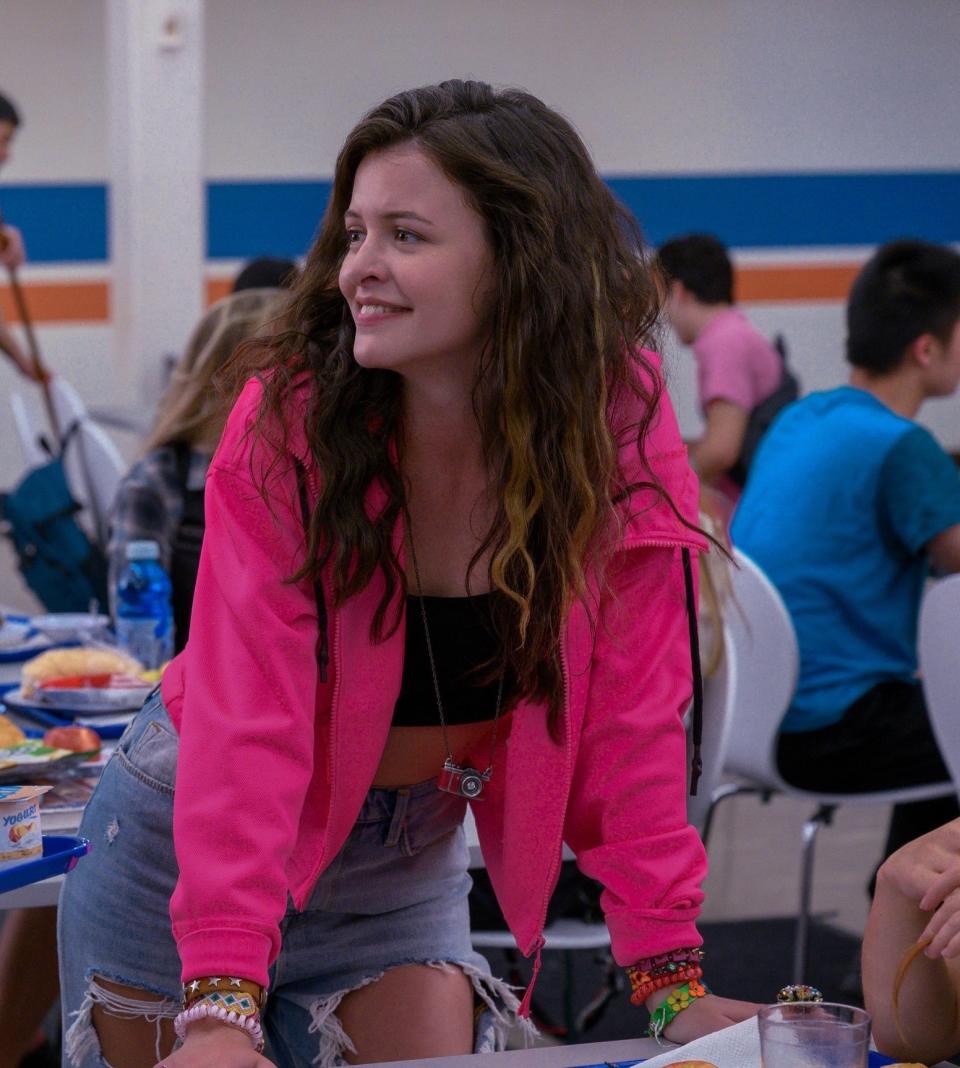 Sara Waisglass in "Ginny and Georgia" standing in a school cafeteria