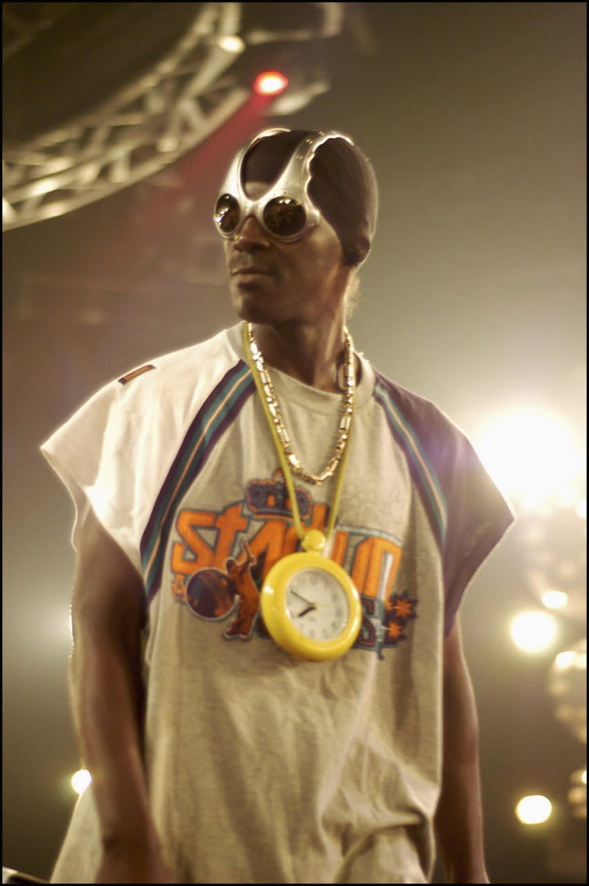 Flavor Flav wears Oakley’s OVERTHETOPS while performing in Switzerland in 2003. 