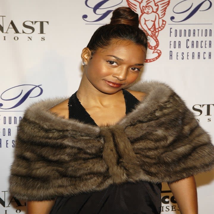 A closeup of Chili on the red carpet in a halter dress and stole