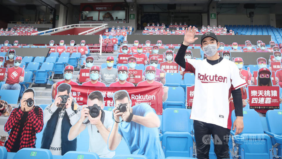 <p>Cardboard cutouts of fans and press can be seen in the stands (Photo courtesy of CNA)</p>
