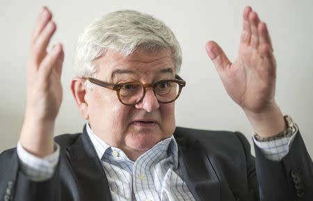 Former German foreign minister Joschka Fischer gestures during an interview with Reuters in Berlin October 13, 2014. REUTERS/Hannibal