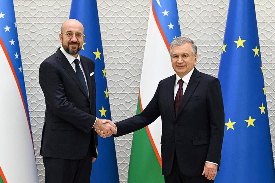 Uzbek President Shavkat Mirziyoyev and European Council President Charles Michel pose for a photo prior to their talks in Tashkent, Uzbekistan on October 28, 2022.