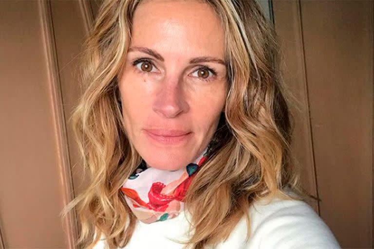 Julia Roberts se sumó a la iniciativa de publicar una imagen negra en sus redes sociales