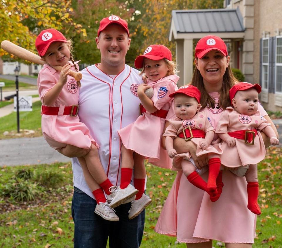 'A League of Their Own' Baseball Team Costume