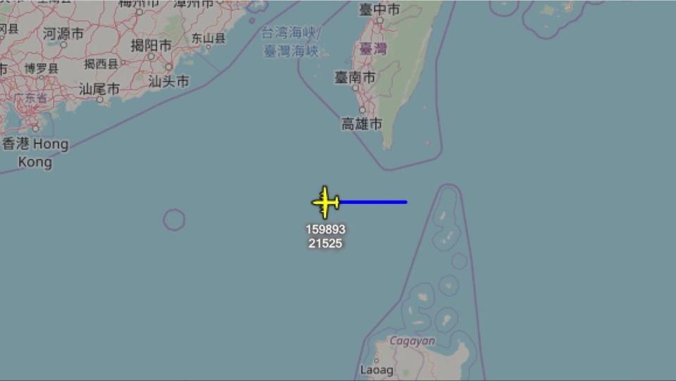 追蹤航空器的Twitter帳號「Aircraft Spots」18日發布訊息指出，1架呼號為「SF925」的美國海軍EP-3E「白羊座電子偵察機」，由東向西穿越台灣與菲律賓之間的巴士海峽，飛越台灣西南方海域，朝中國大陸南海方向前進。（截圖自Twitter帳號「Aircraft Spots」） 