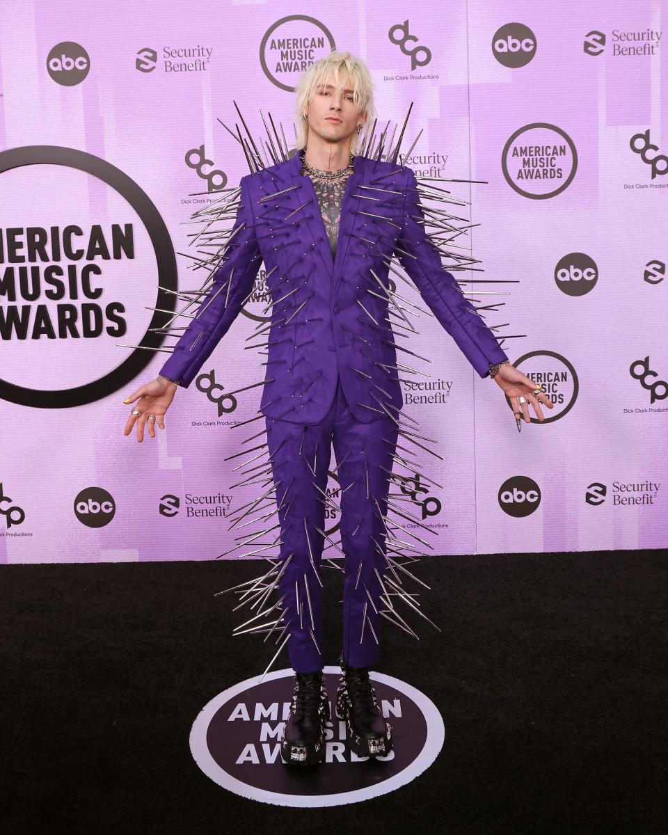 Machine Gun Kelly attends the 2022 American Music Awards