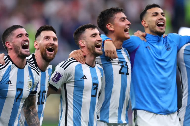 La selección argentina festeja el pase a la final del Mundial Qatar 2022; el elenco albiceleste busca su tercera estrella